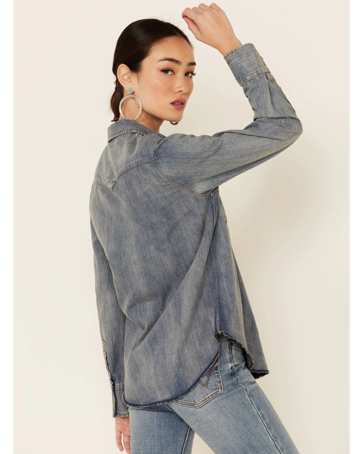 STS Ranchwear Women's Claira Denim Long Sleeve Pearl Snap Western Shirt 6 STS Ranchwear Women's Claira Denim Long Sleeve Pearl Snap Western Shirt - Image 4