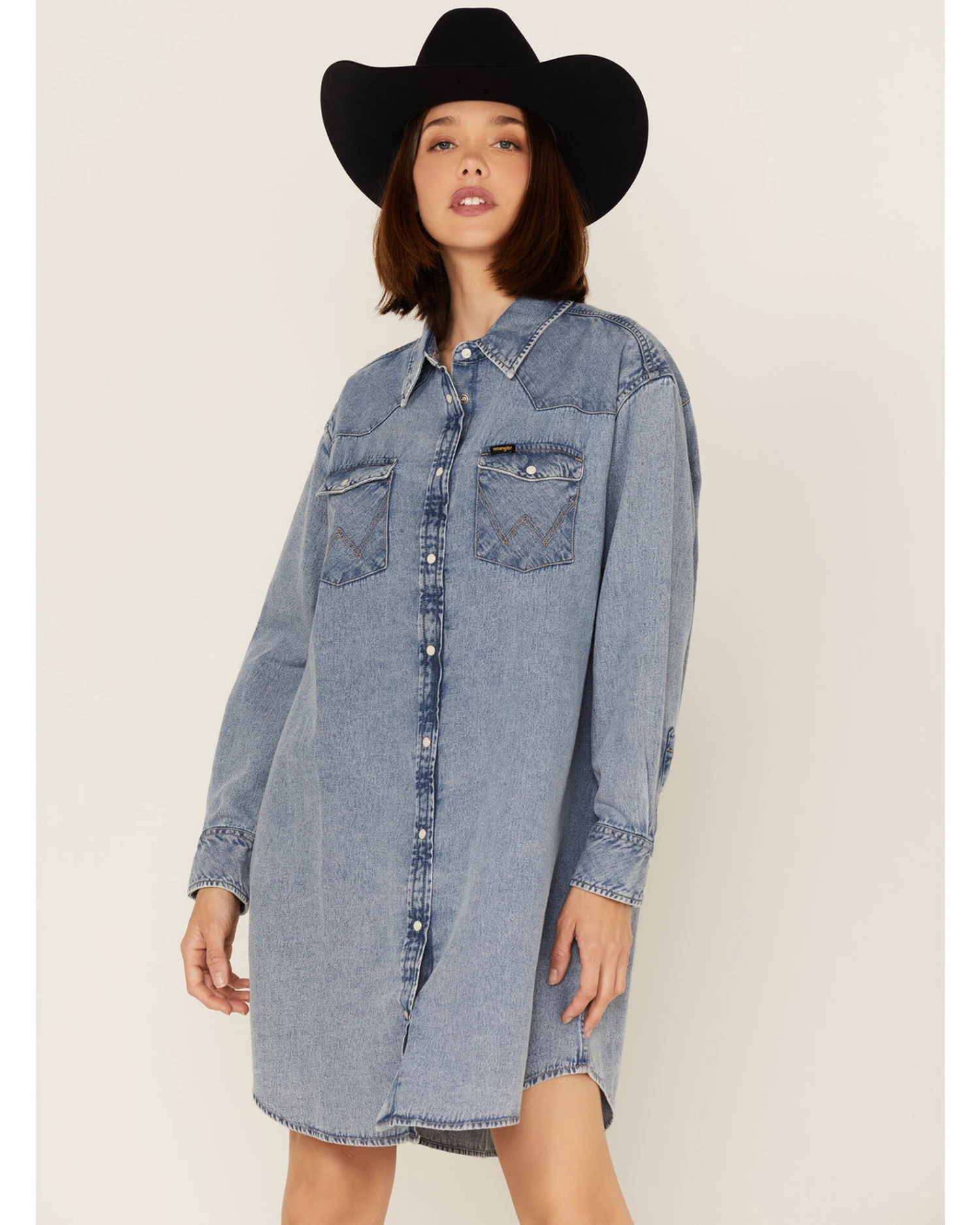 Wrangler Women's Medium Wash Denim Long Sleeve Western Snap Shirtdress 6 Wrangler Women's Medium Wash Denim Long Sleeve Western Snap Shirtdress - Image 4