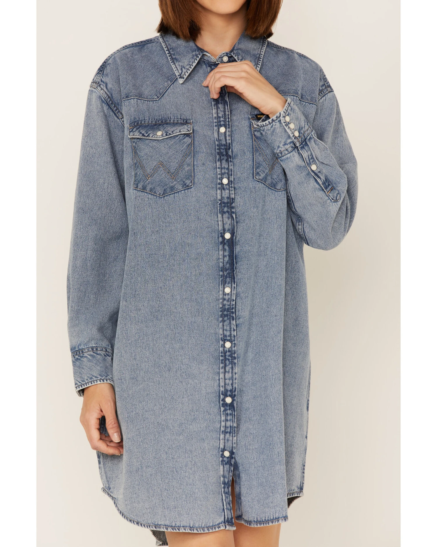 Wrangler Women's Medium Wash Denim Long Sleeve Western Snap Shirtdress 4 Wrangler Women's Medium Wash Denim Long Sleeve Western Snap Shirtdress - Image 2
