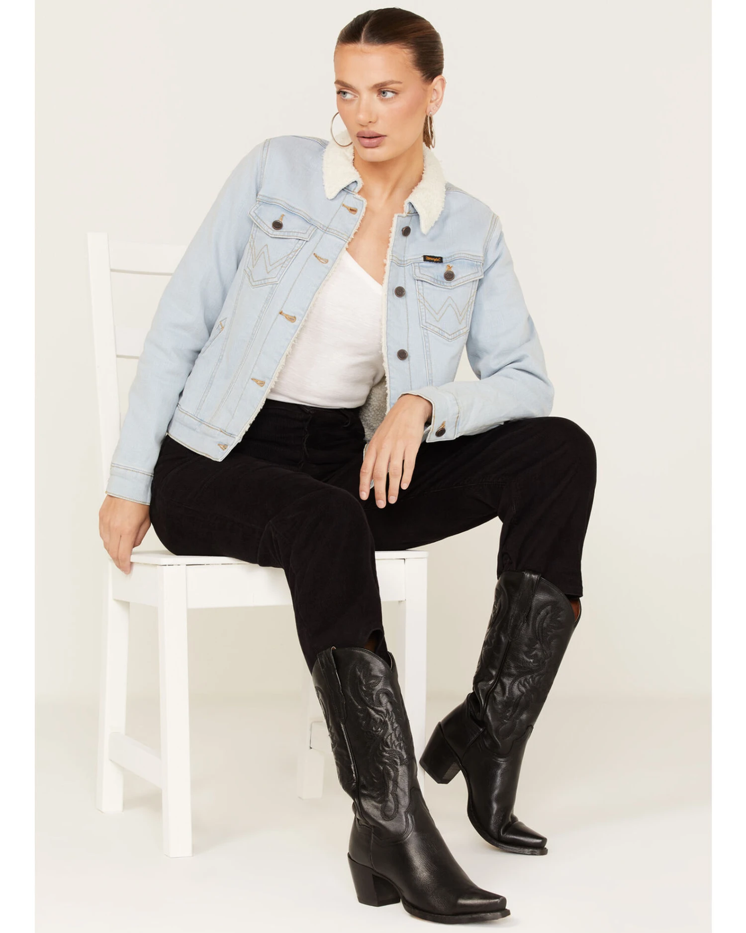 Wrangler Retro Women's Sherpa Lined Light Wash Denim Jacket 3 Wrangler Retro Women's Sherpa Lined Light Wash Denim Jacket