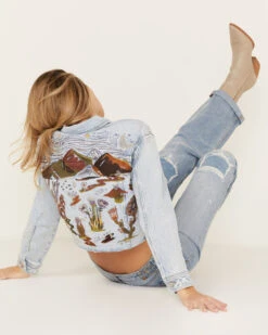 Cleo + Wolf Women's Light Wash Stretch Desert Scene Embroidered Cropped Denim Jacket -Country Outfitter Shop 2000373355 412 P4