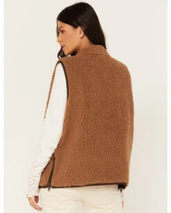 Cleo + Wolf Women's Reversible Sherpa Vest -Country Outfitter Shop 2000380766 251 P4